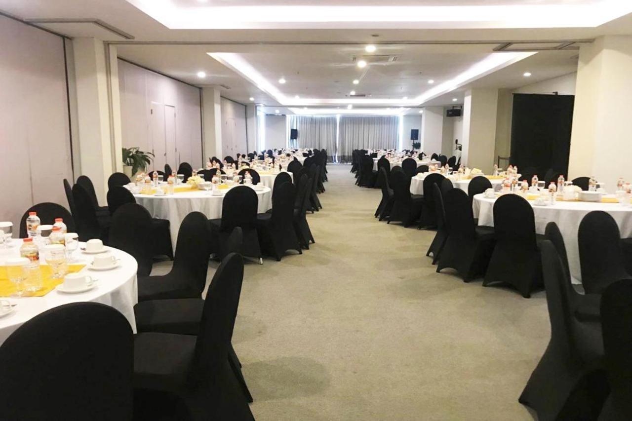 M Hotel Sorong Extérieur photo