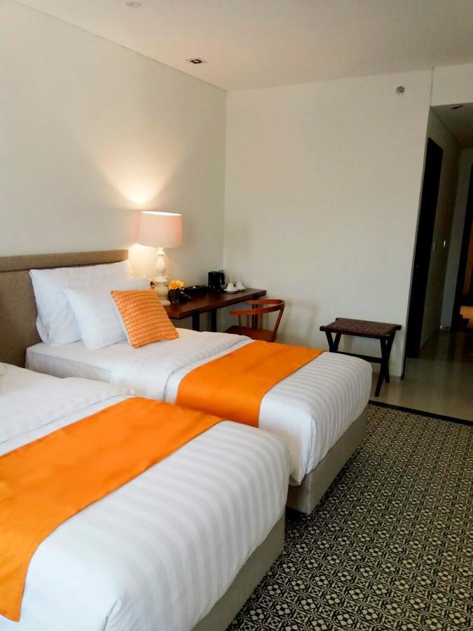 M Hotel Sorong Extérieur photo