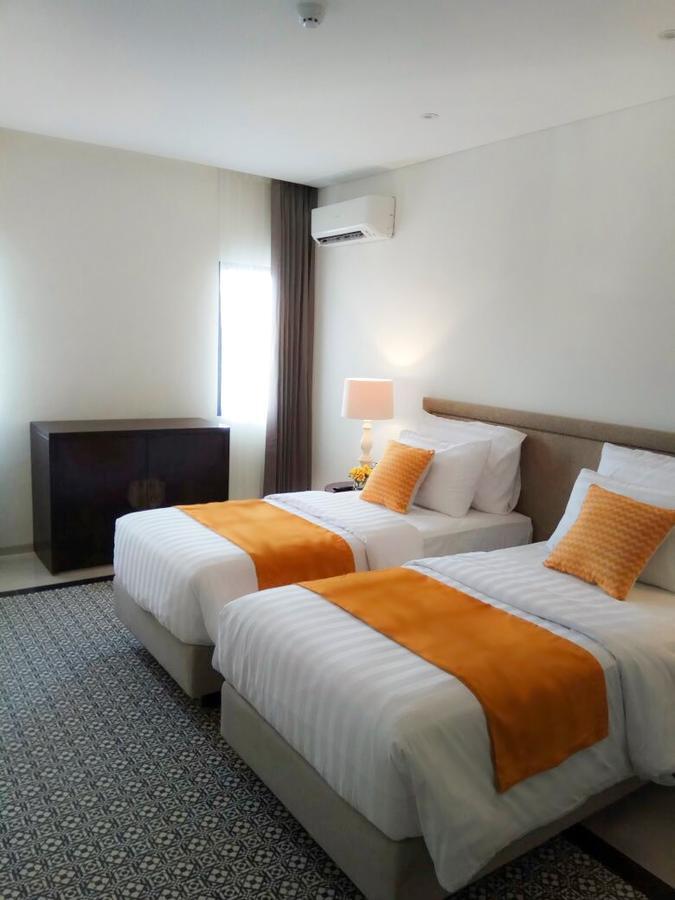 M Hotel Sorong Extérieur photo