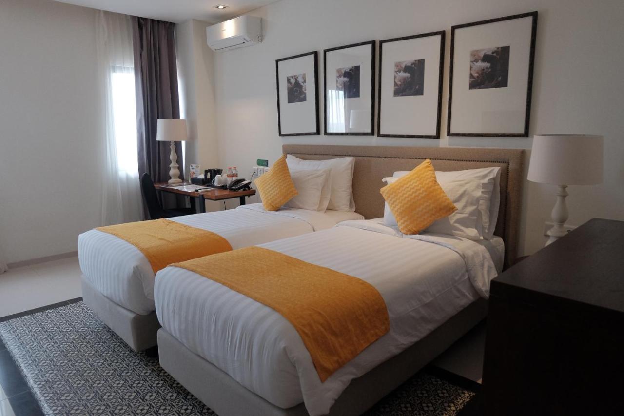M Hotel Sorong Extérieur photo