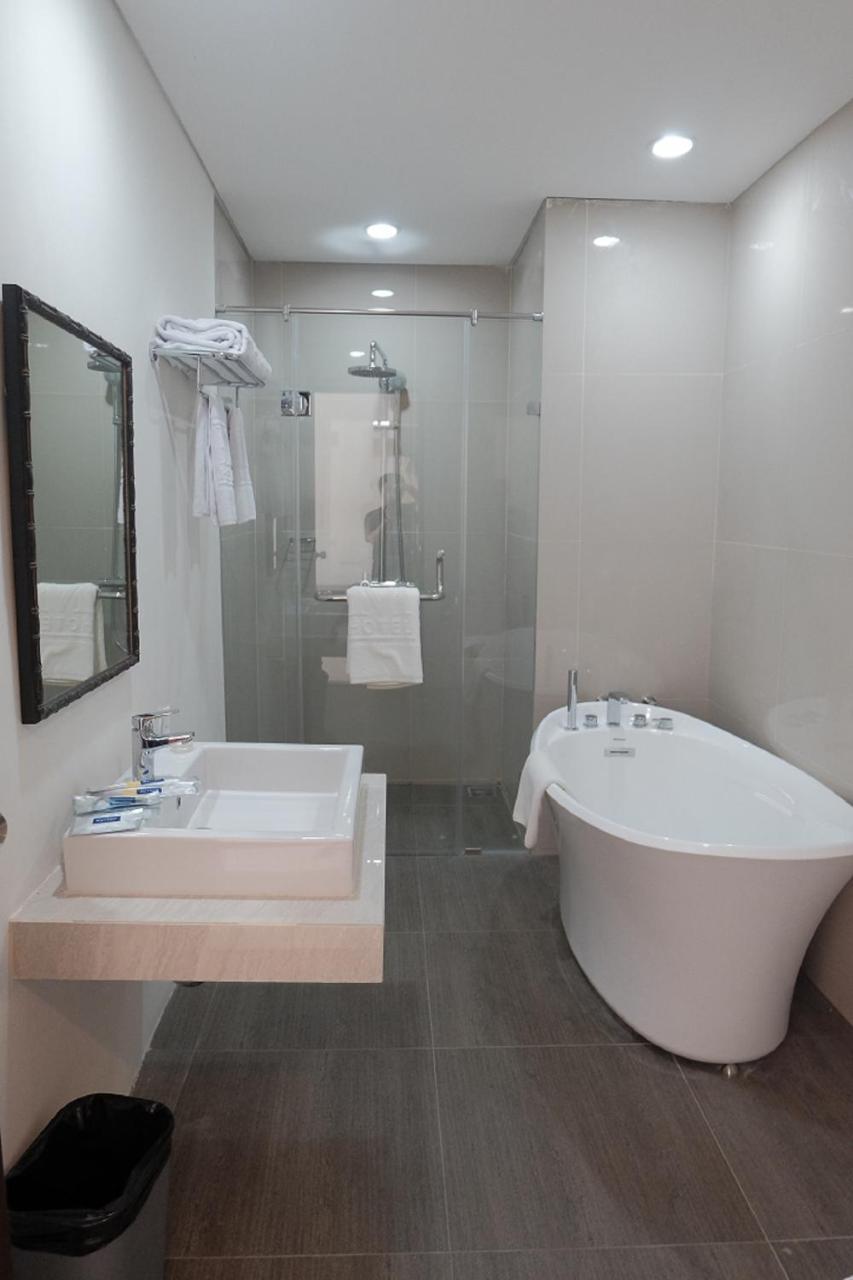 M Hotel Sorong Extérieur photo