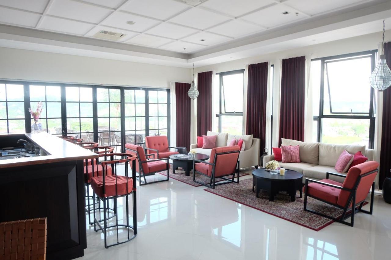 M Hotel Sorong Extérieur photo